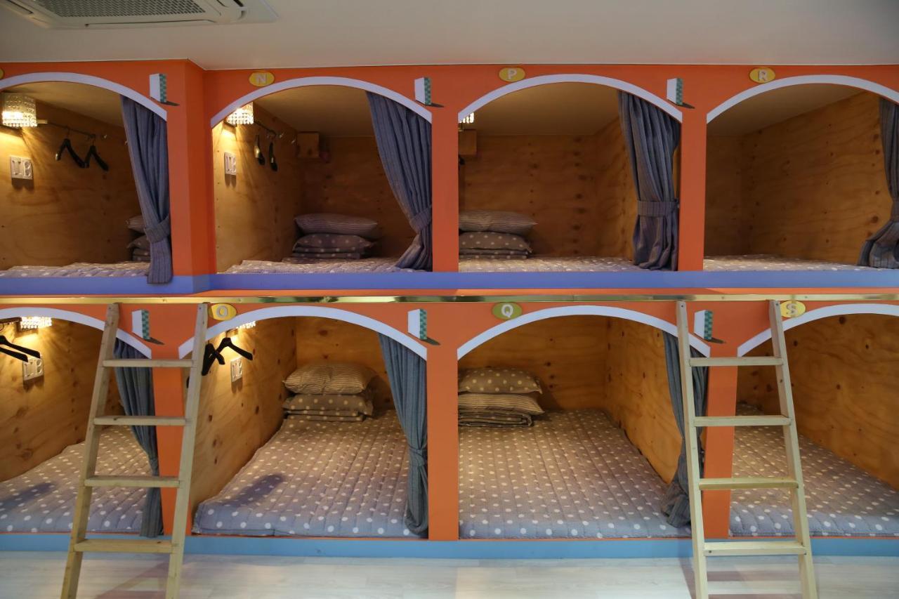 Coco Capsule Guesthouse Пусан Екстер'єр фото